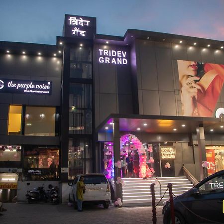 Hotel Tridev Grand バラナシ エクステリア 写真