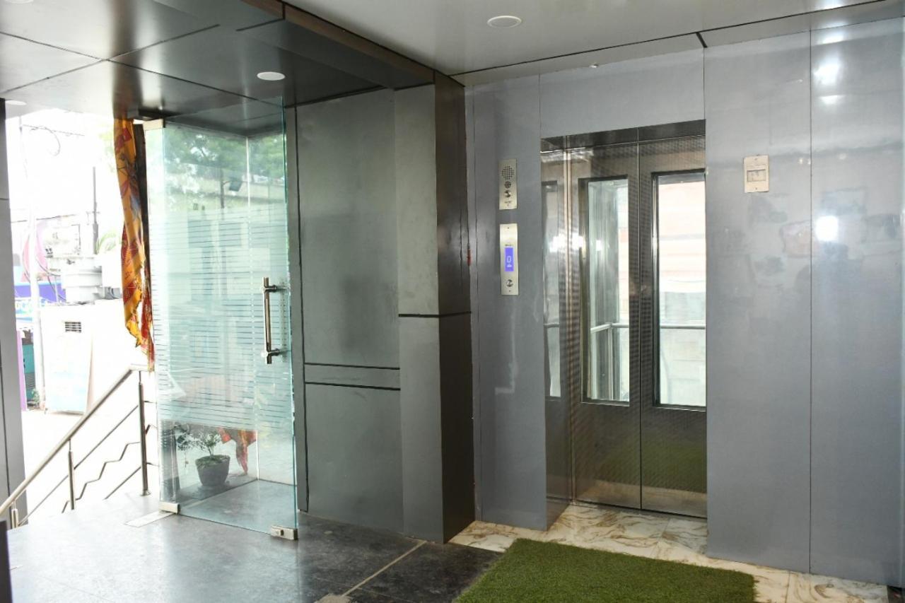 Hotel Tridev Grand バラナシ エクステリア 写真