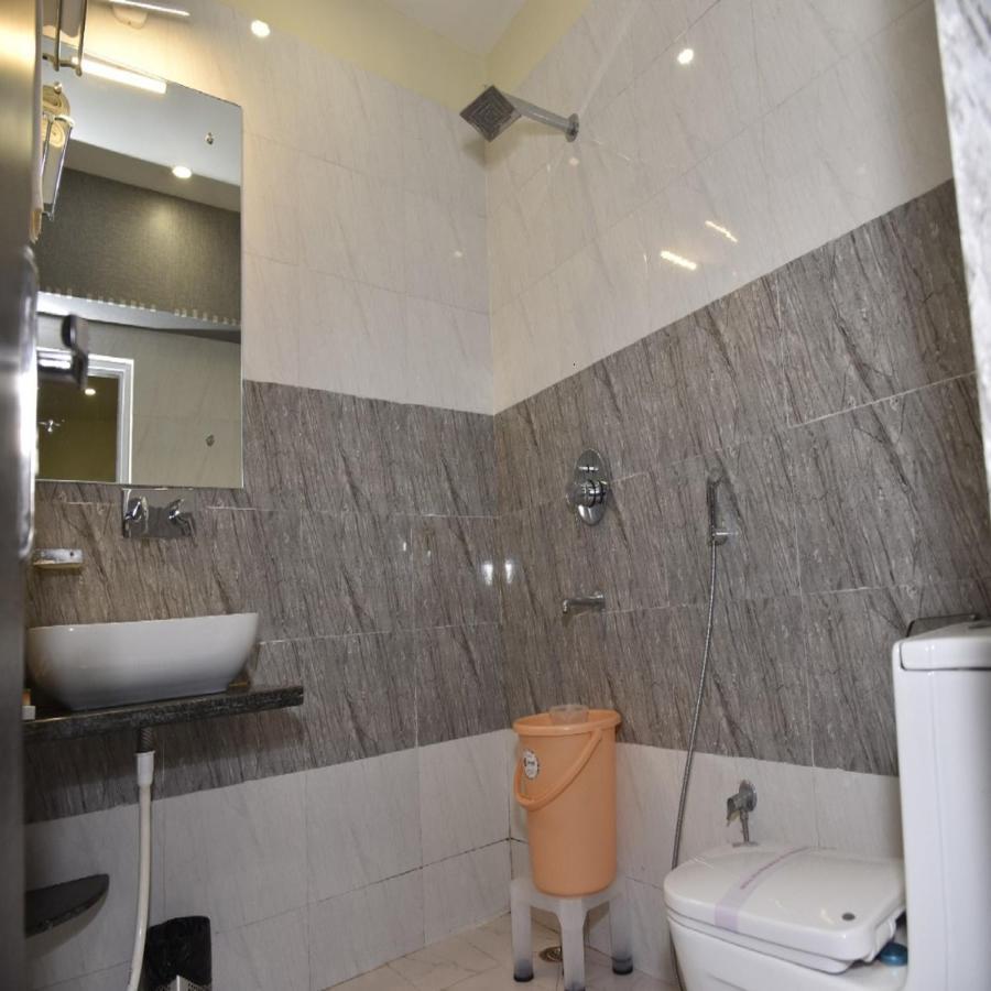 Hotel Tridev Grand バラナシ エクステリア 写真